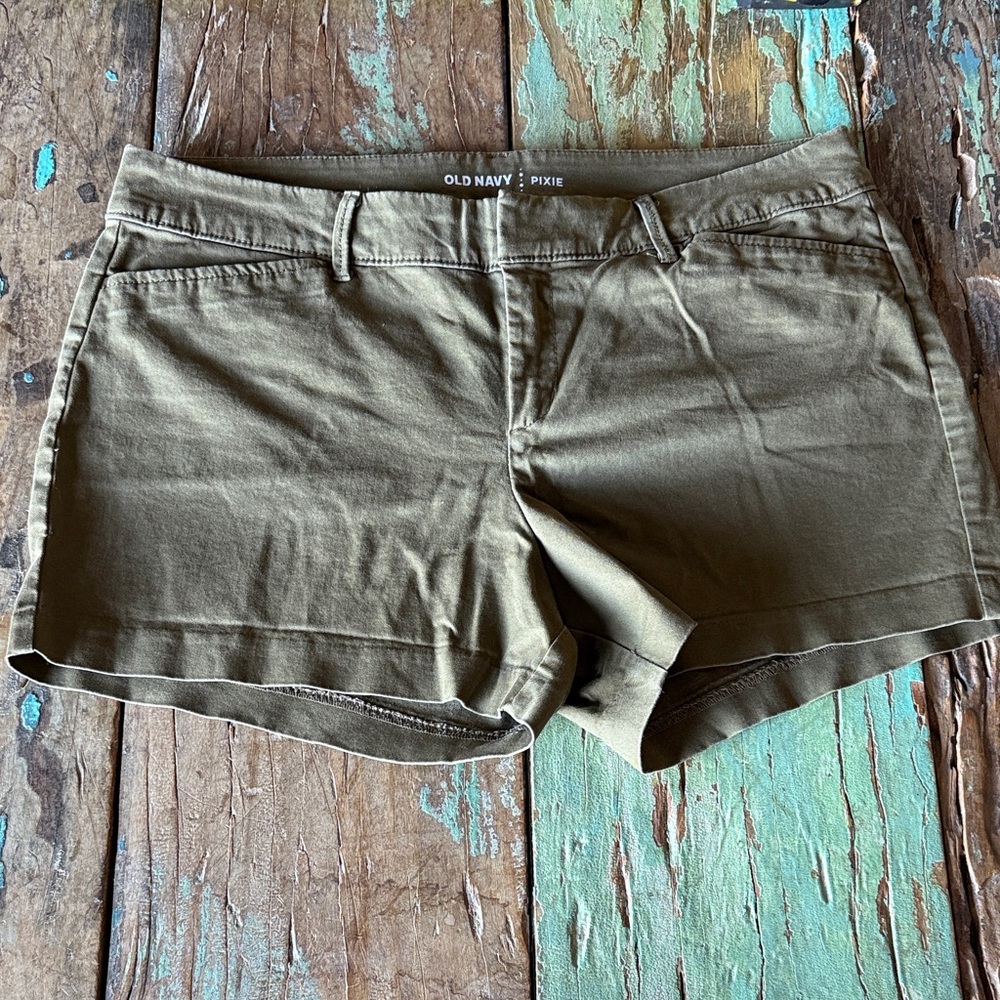 Old Navy Women's Olive Pixie Cargo Shorts